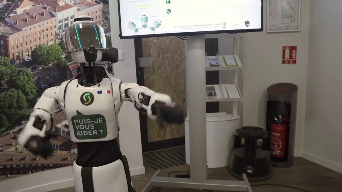 Caly le Robot piloté par Inbenta au Crédit Agricole - YouTube ...