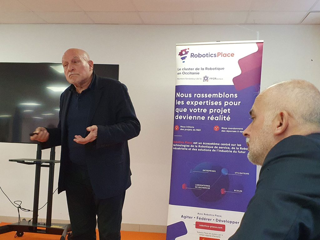 2023년 - 쿠핀할 박사가 MED 로보틱스 플레이스 설립 기념식에서 연설했습니다.