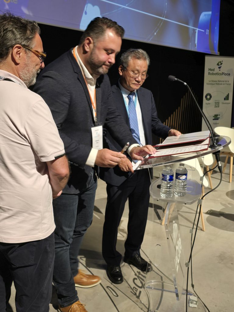 2025년 - 30개국으로 구성된 글로벌 클러스터(GRC)의 김창호 회장님과 함께 로보틱스 플레이스에 합류합니다.