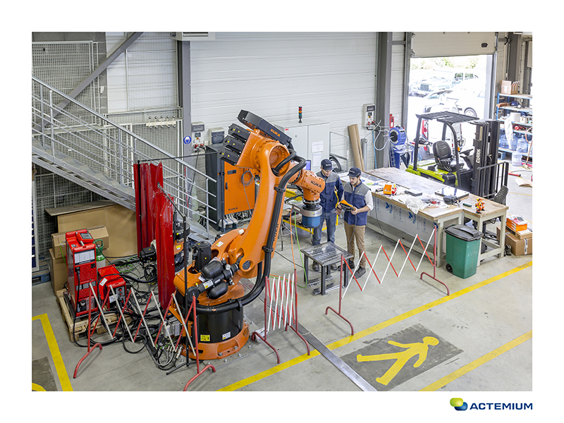 악테미움 툴루즈 로보틱스에서 로봇 제작이 진행 중입니다.